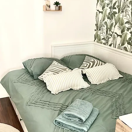 With A Terrace Lägenhet